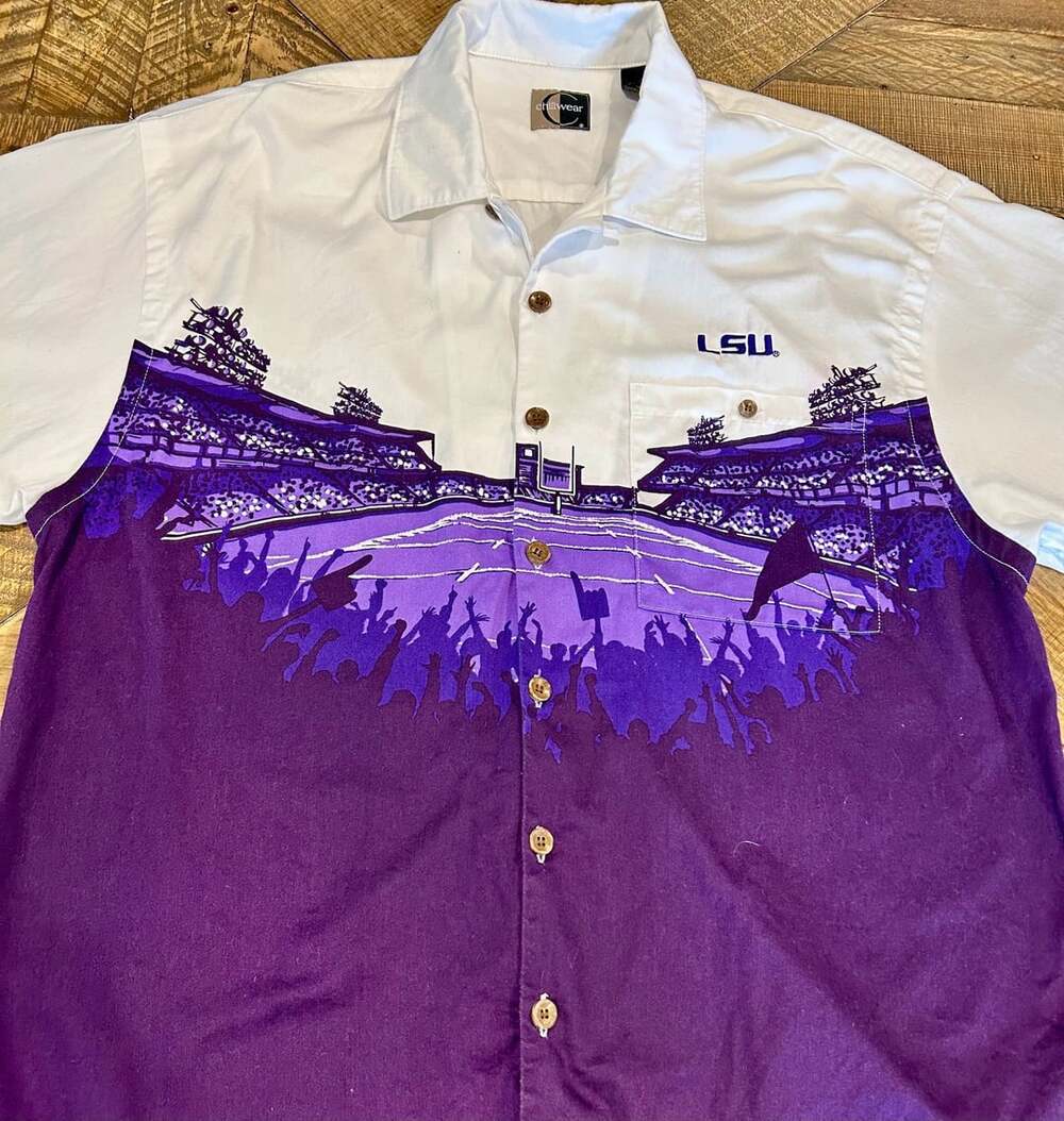 Chiliwear LSU Tigers Size M Button-Down Stadium Graphic Camp Shirt
